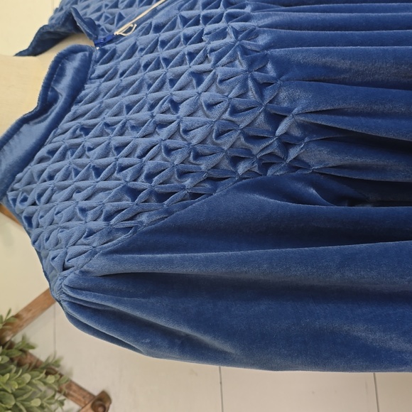 VintageSaybury Smocked Velvet Robe Sz L - Picture 6 of 7
